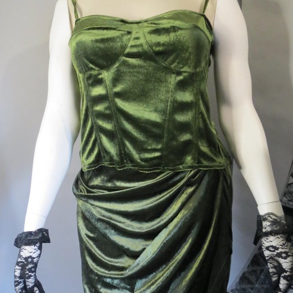 PRETTY LITTLE THING - PLUS - VELVET CORSET & RUCHED SKIRT - SIZE 18 - NW… - Picture 9 of 14